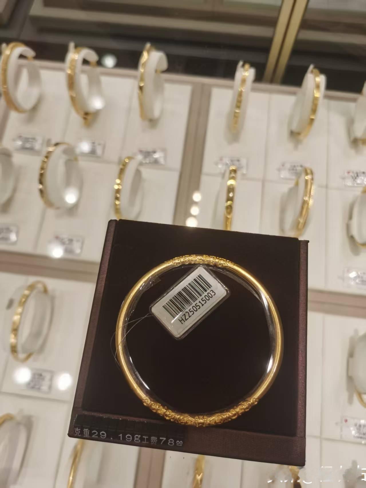 为什么你们不选赛菲尔小牌子呢？却要去选大牌周大福老庙黄金老凤祥六福珠宝