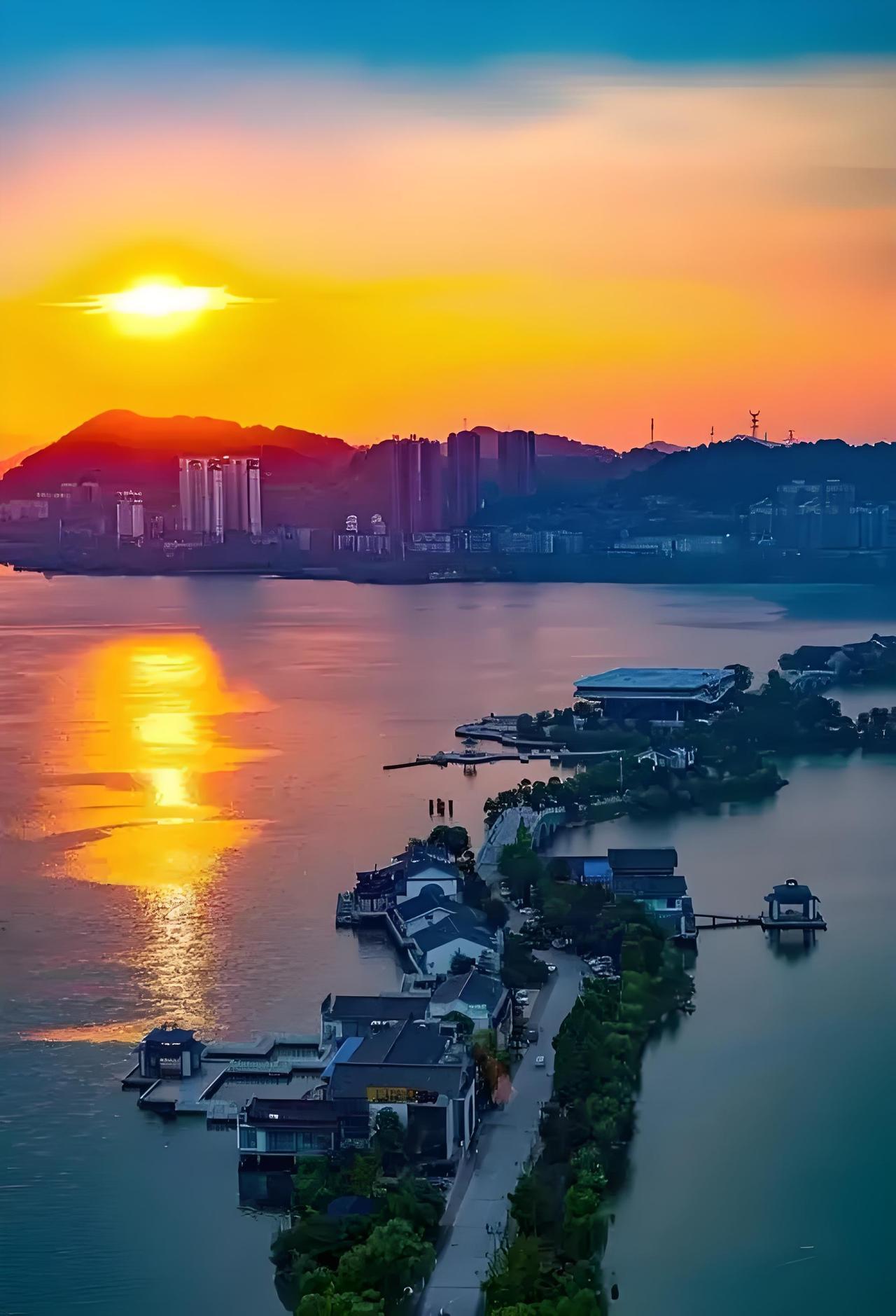 黄石真是个宝藏之地！办事效率那叫一个高，投资环境也相当出色。在黄石开公司超爽，公