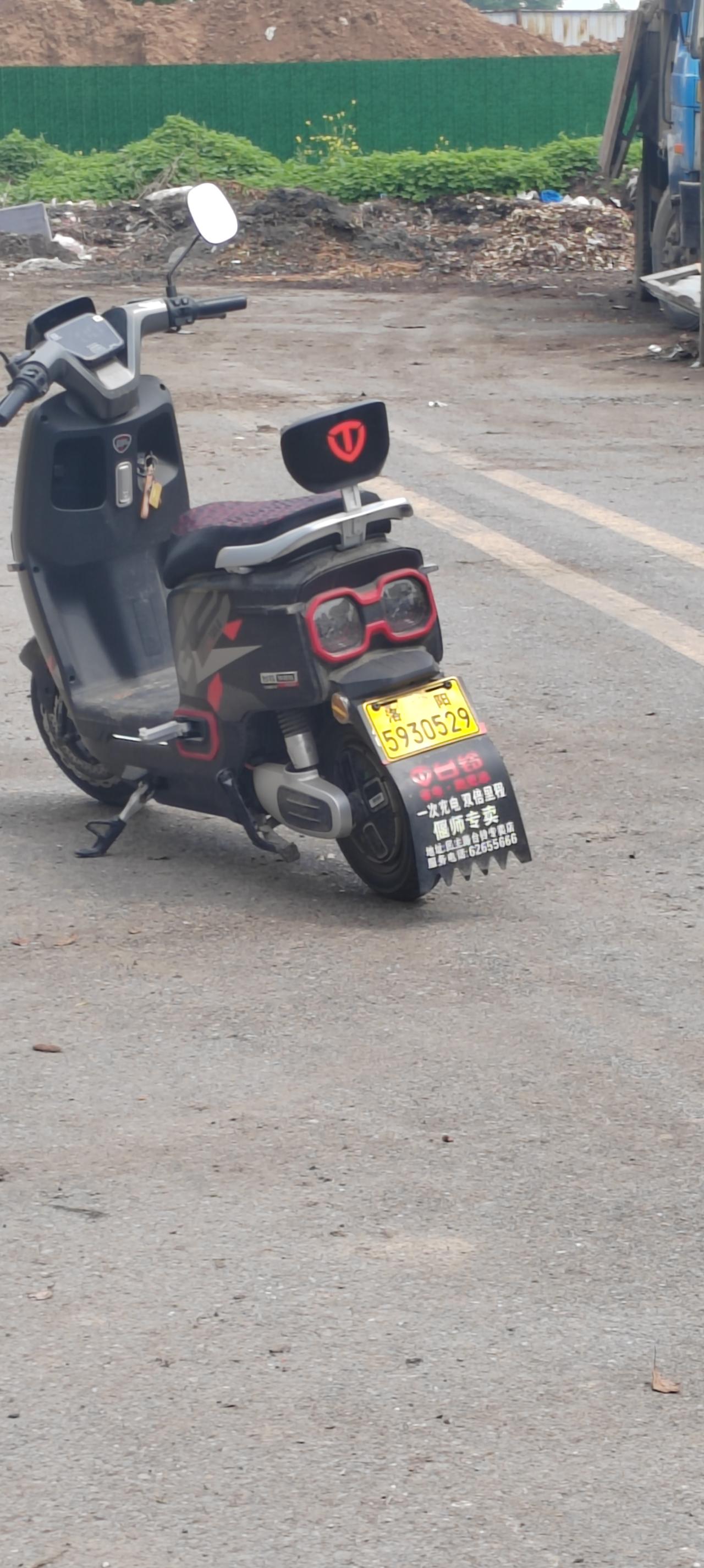 家有学生的父母，每天一定要、一定要，时刻无数遍告诫自己：第一，只要陪着孩子长大