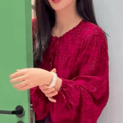 被这个女人俘获甚至只需要不露脸的一秒钟我缴械投降….（朱珠❤️🔥