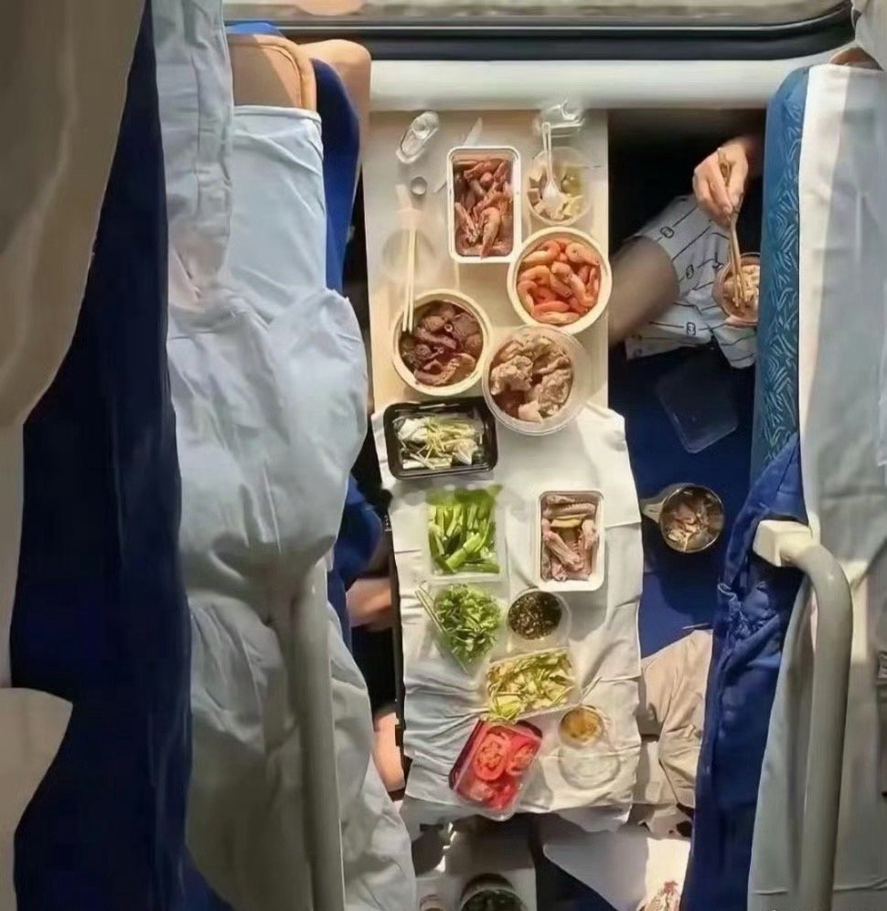 火车上铺看到的，如何体面的加入​？​​​