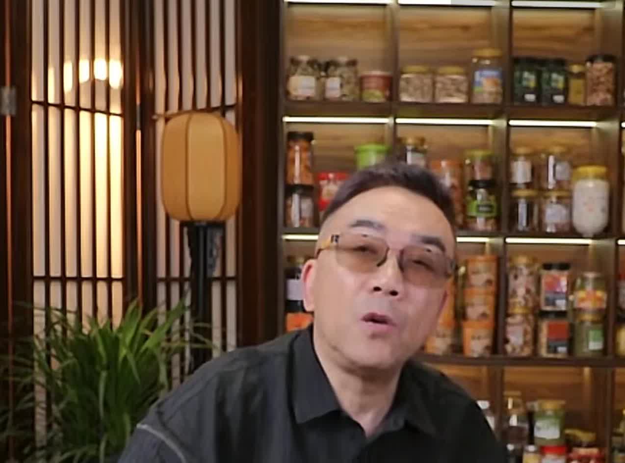 杨议表示，他今年5月18日再宝轩渔府举办的拜师仪式，还是以自己的粉丝聚会为主，他