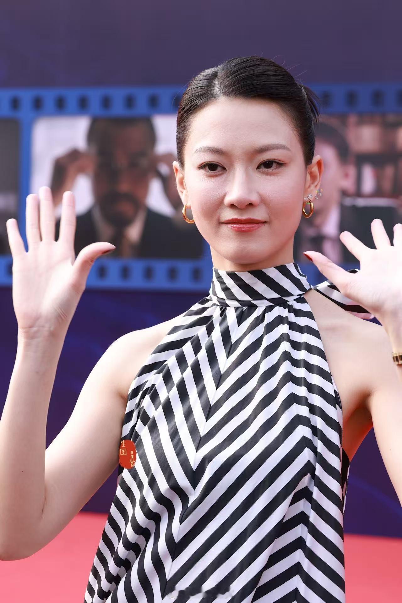 廖子妤亮相电影寒战1994首映礼盘发造型今天气场拉满电影寒战1994