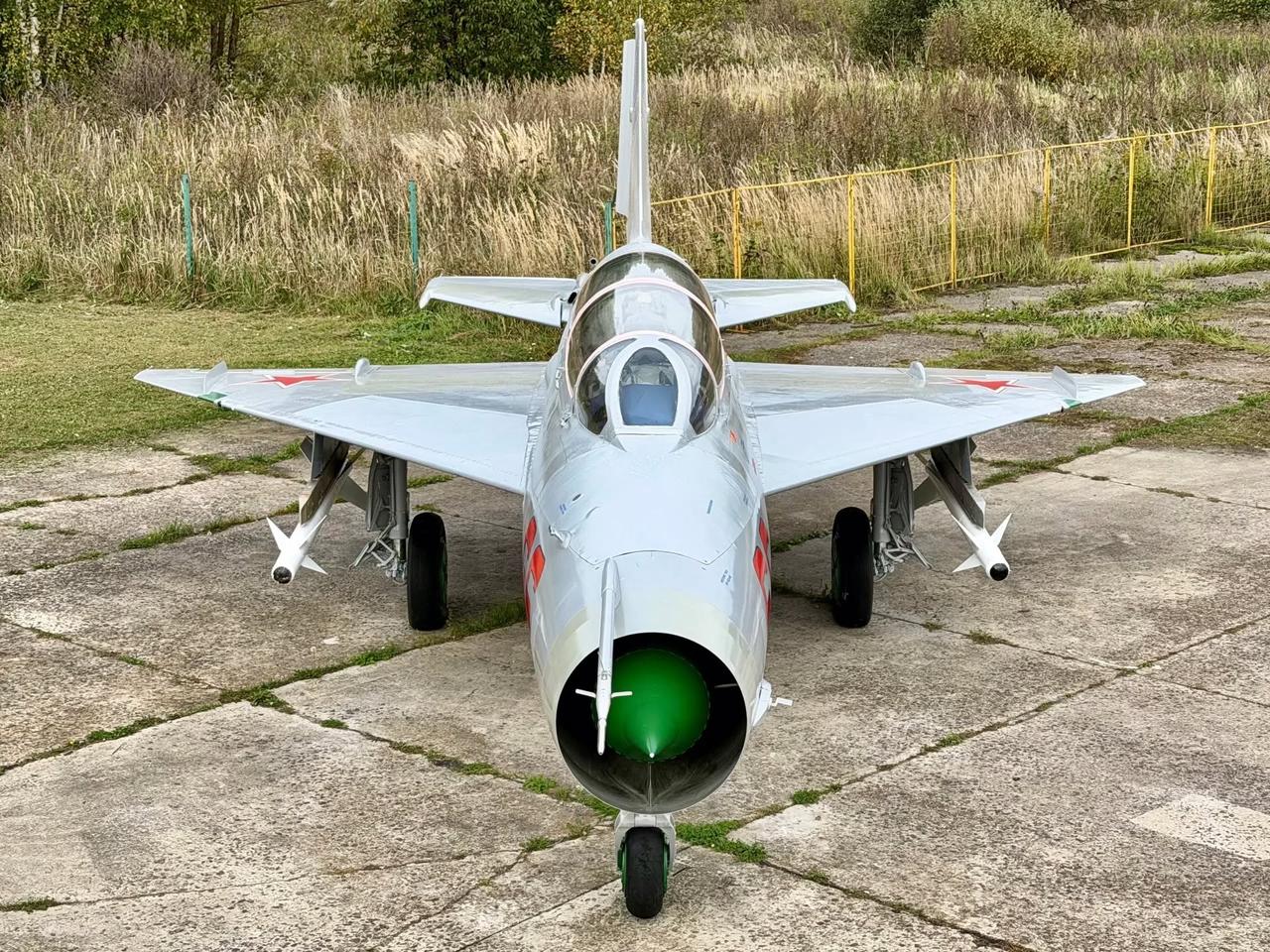 米格-21U（出厂编号665616）修复工作目前已经基本全部完成。这里仅列举主
