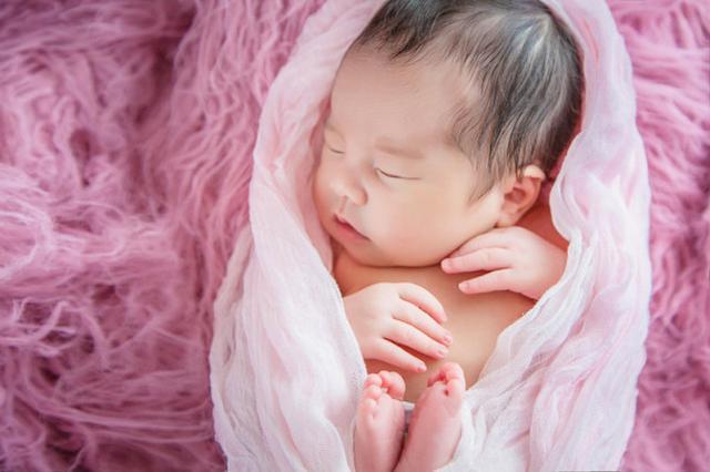 宝宝出生后的第1个小时很重要, 关系到孩子的发育, 妈妈必须要注意