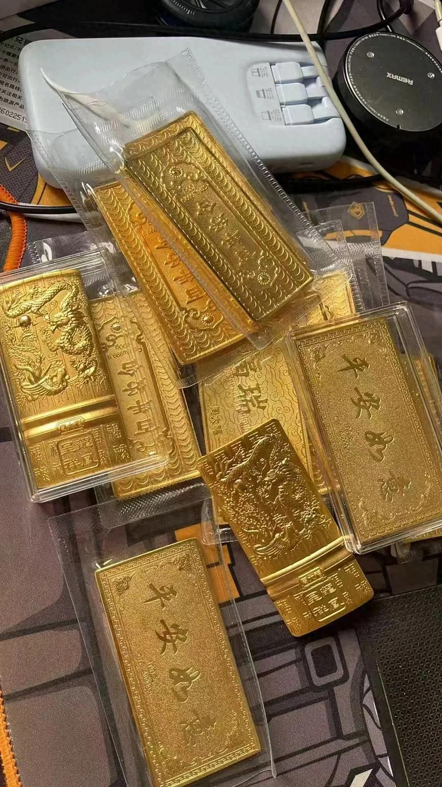 上海一个老兄，借给朋友250多万。朋友倒是爽快，主动拿出14根金条做抵押。有金条