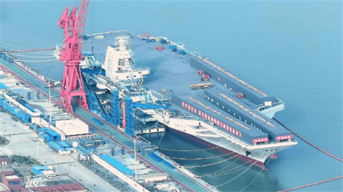 为什么福建舰这么久还不服役？说白了，是因为福建舰的技术问题，没办法直接服役。航母