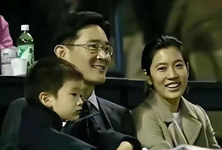 如若不是李在镕无情，太子妃林世玲也不会放弃这爱情吧！二十多年前的林世玲，与门当