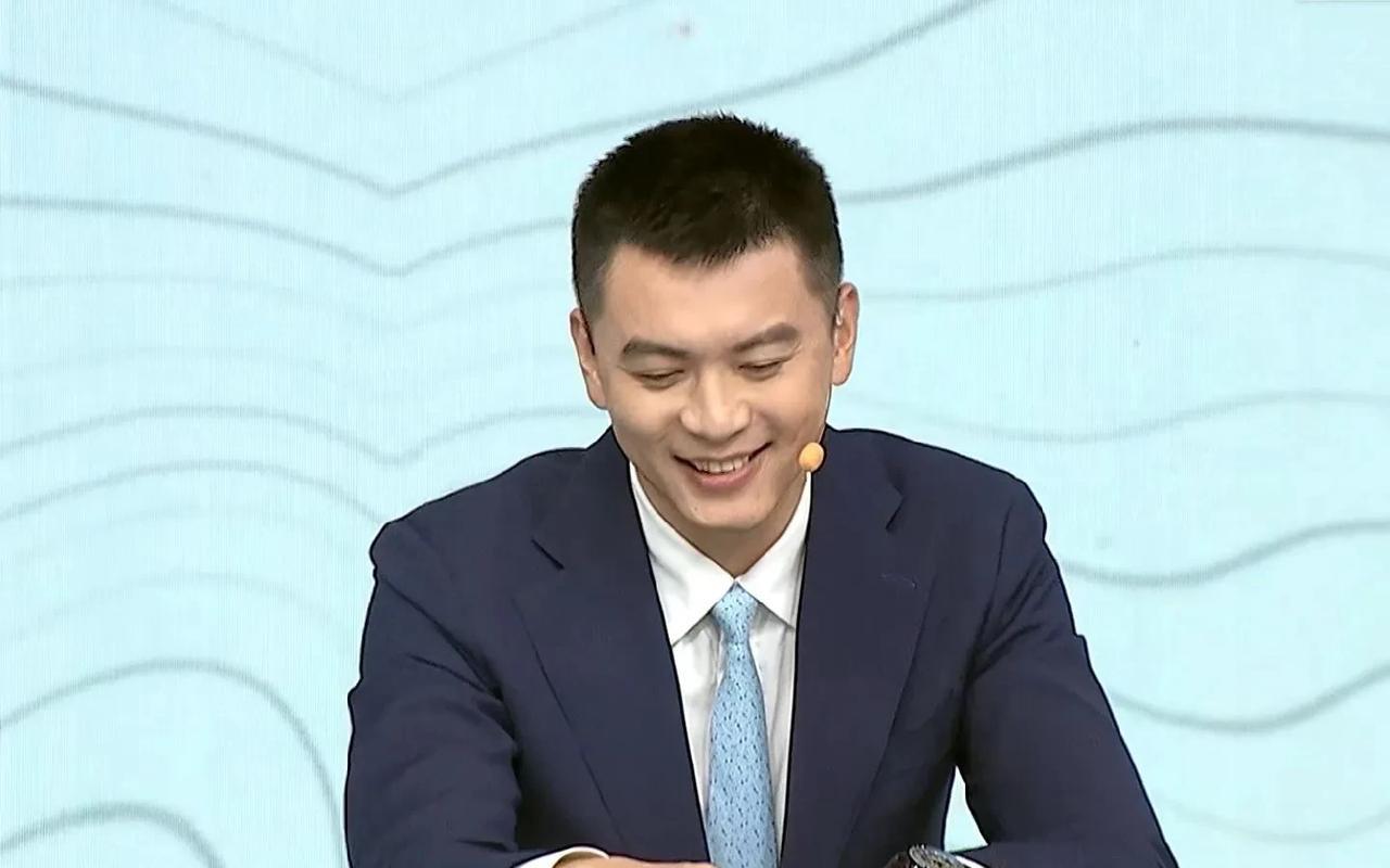 实话实说！中国三大球颜值担当的6位代表如下:1.男篮--杨鸣2.女篮--隋菲