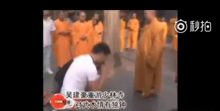 释永信被抓，娱乐圈有3个明星要睡不着觉了。第一是吴建豪，吴建豪是F4成员，走红