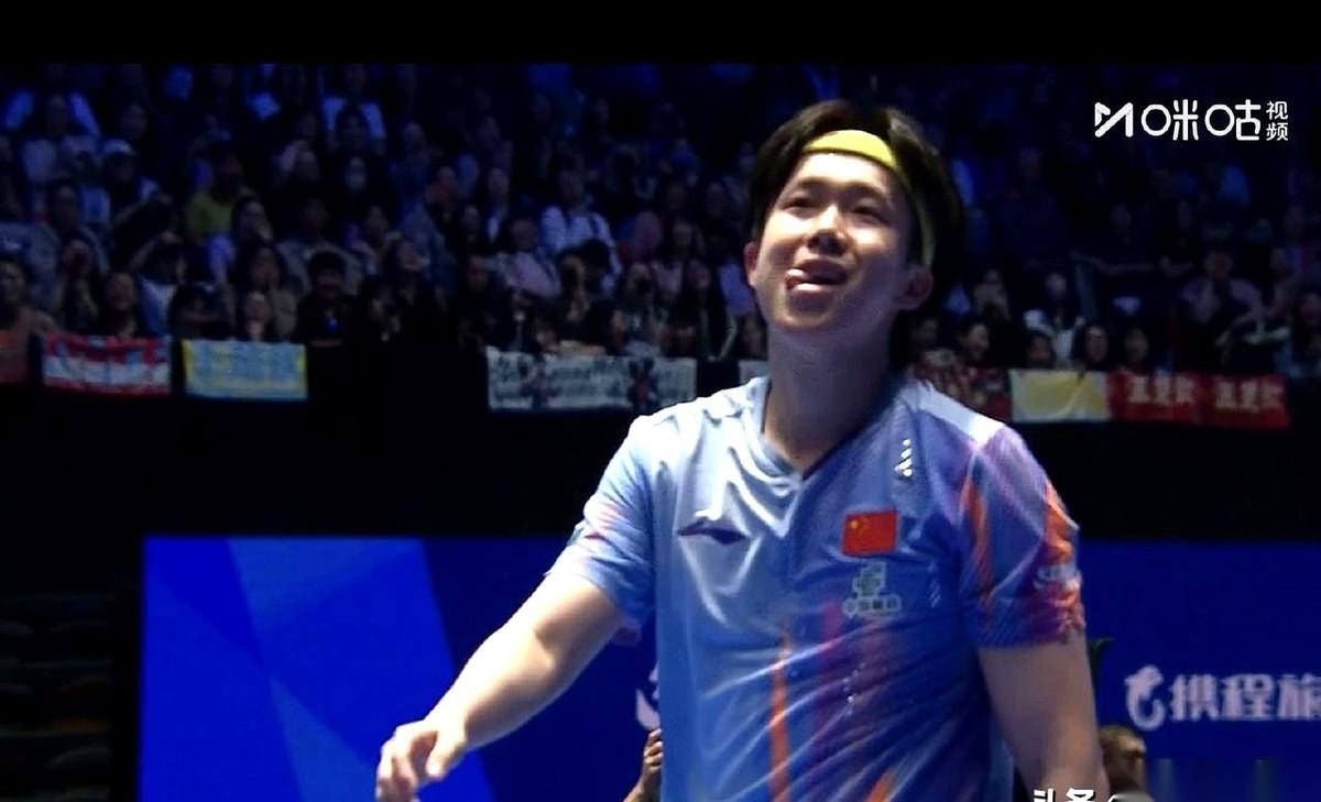 王楚钦这边，比分咬得死死的，2比2平。刚结束的第四局，眼看就要到手，几个关键球