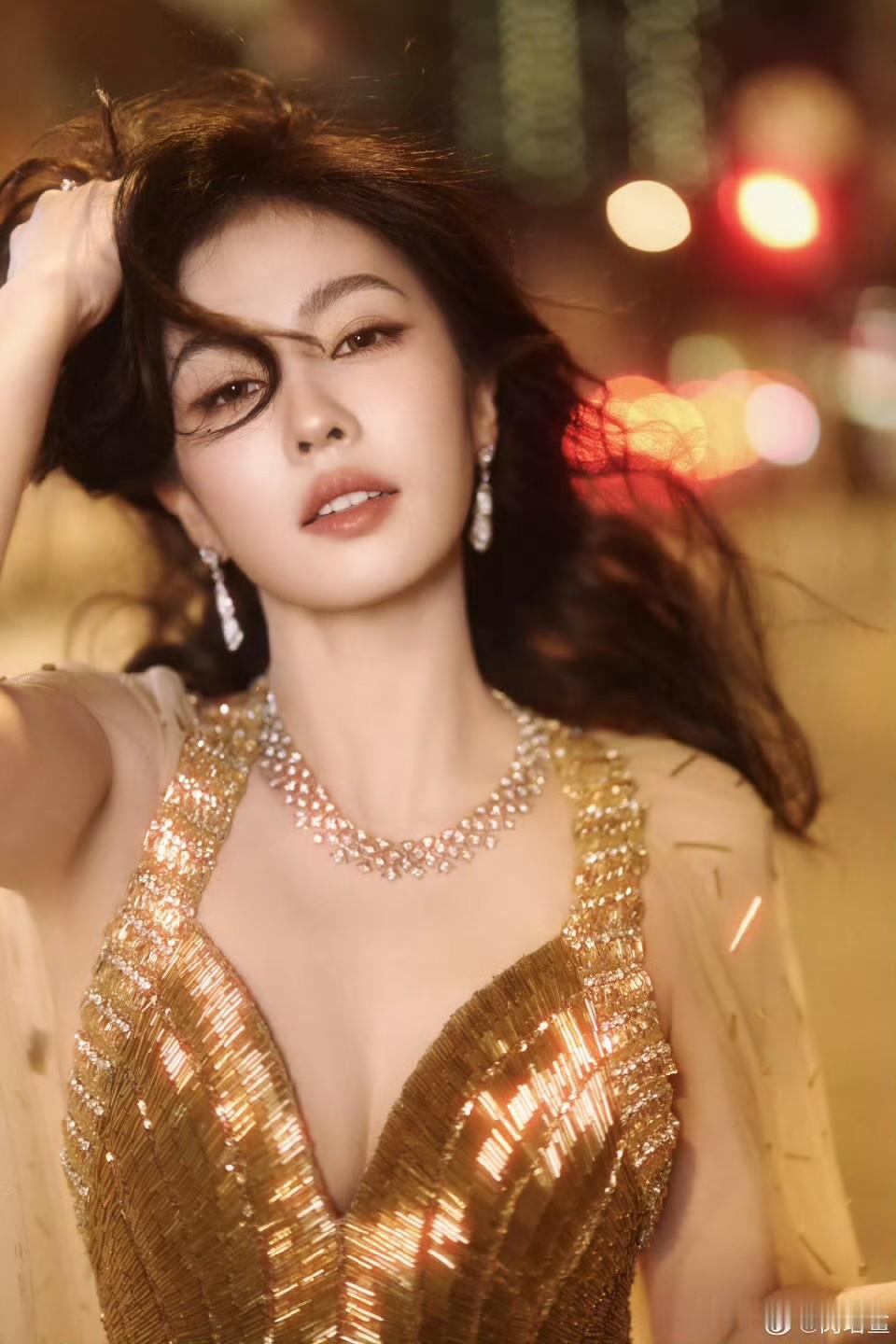 赵露思涅槃最紧张的还是白鹿腾讯星光大赏投票白鹿和赵露思两家粉丝卯足劲在冲数据