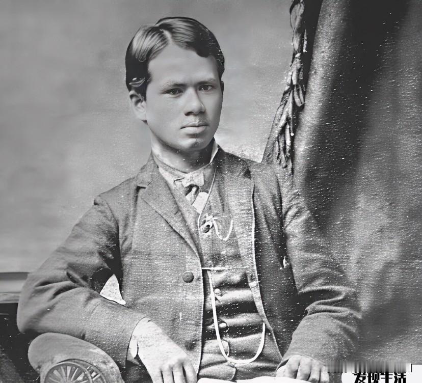 宋氏三姐妹的父亲—宋嘉树，本名韩教准，1864年生于海南文昌。家境赤贫，9岁随兄