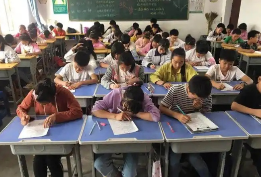 陪读多年，我发现一条规律：高中的学霸，初中肯定也是学霸；初中的学霸，小学亦是