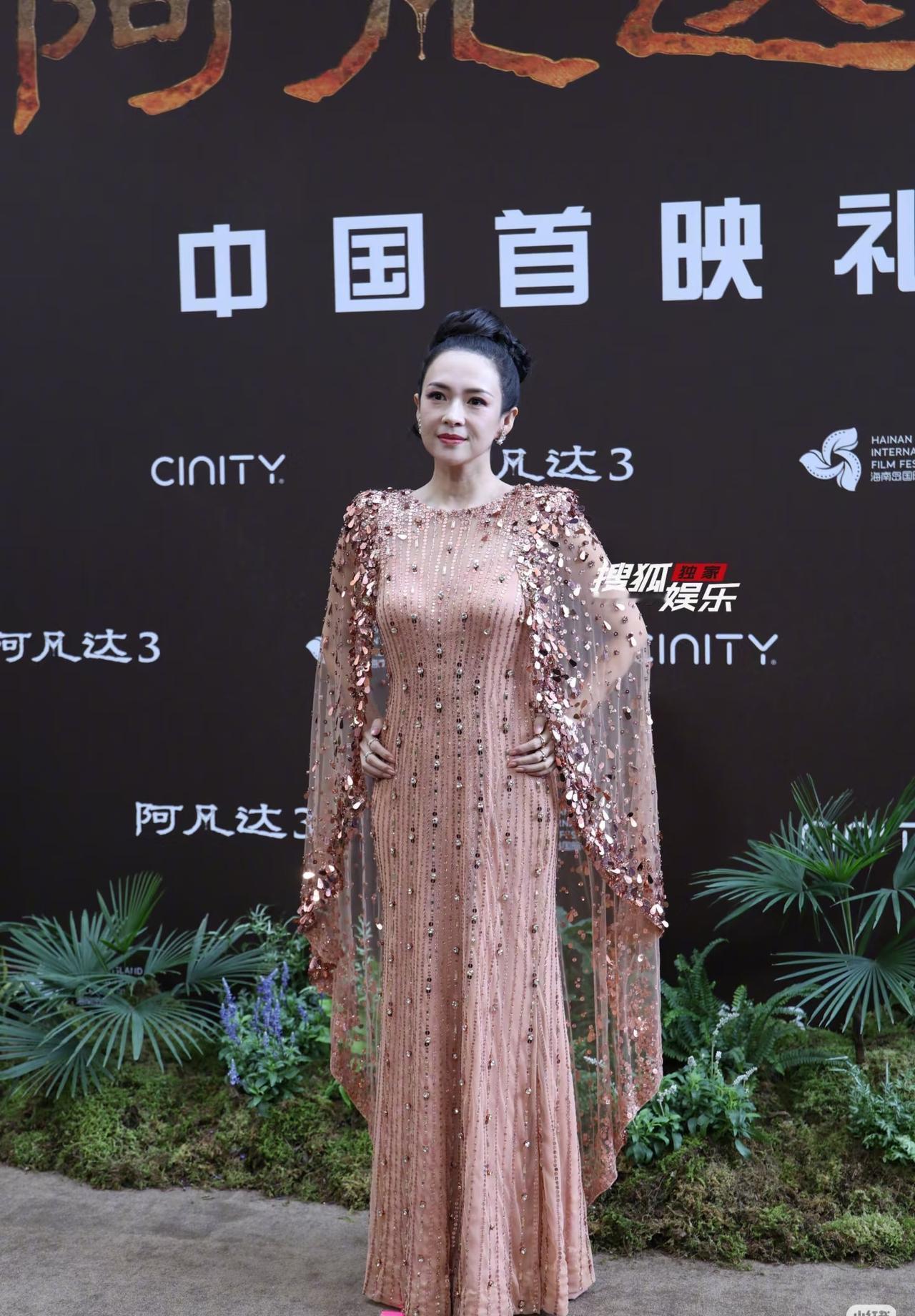 红毯上的翻车，现在成了明星的“免责声明”。去年，每10个红毯造型里就有4个被群