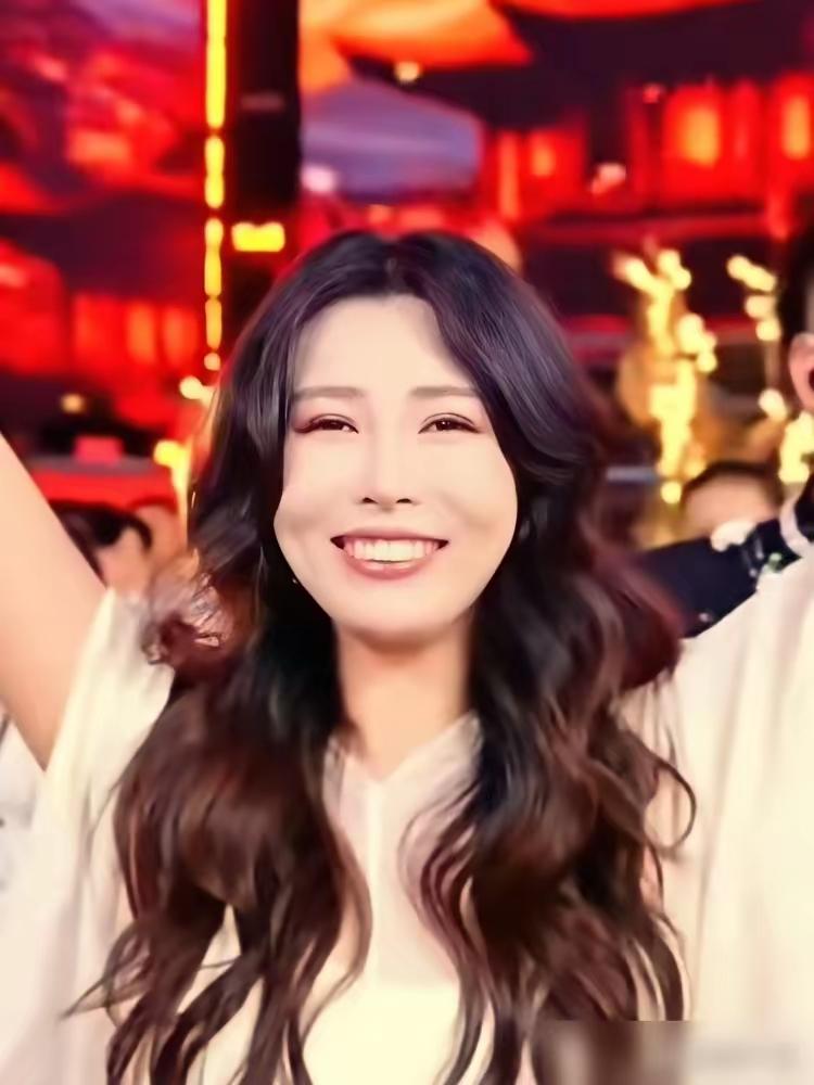 一场直播，把"才子"的底裤扒了个干净。抖音上那个叫"尽欢"的女人，在木森舞台