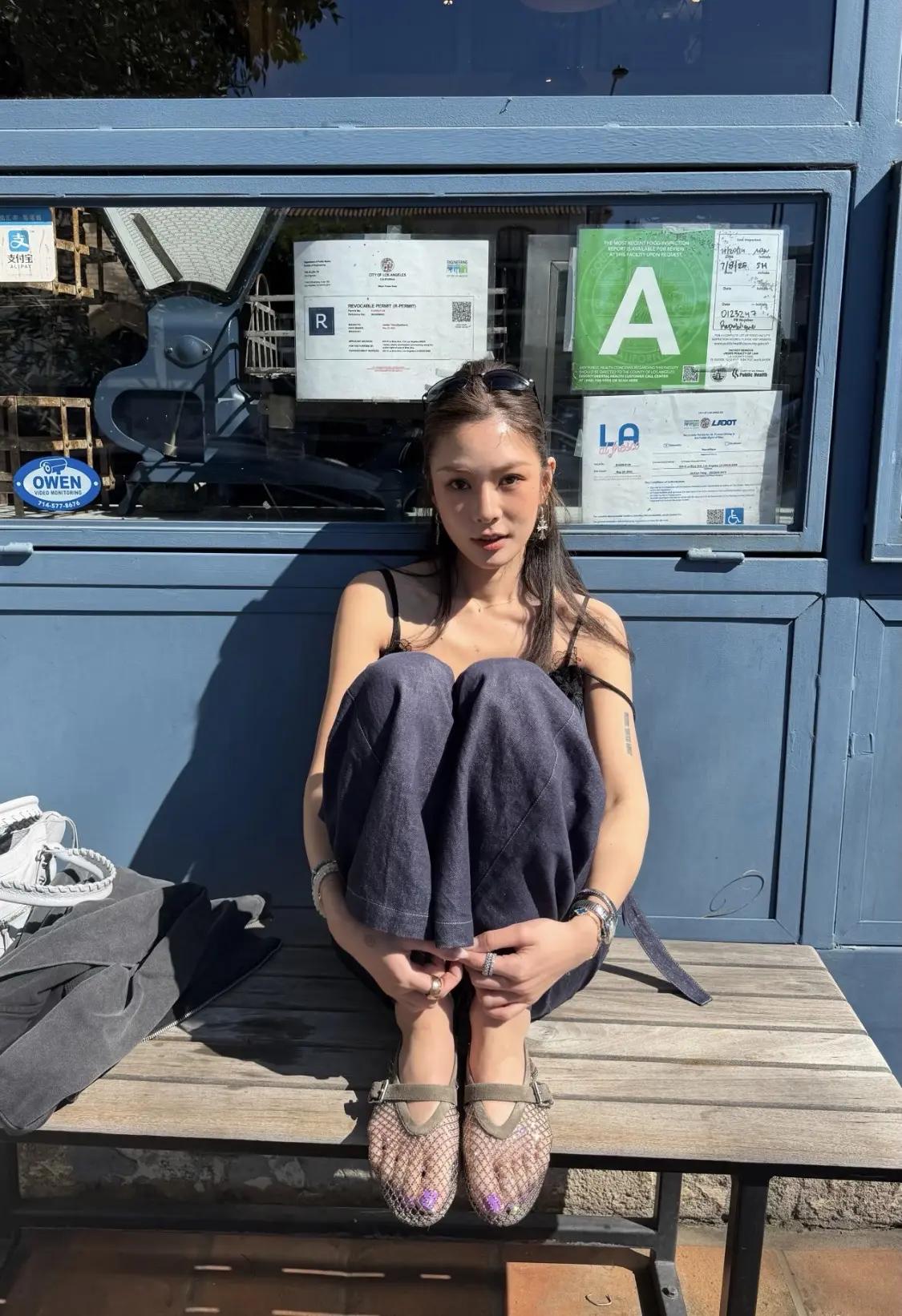 模特人像摄影作品，鞋子很有特点。