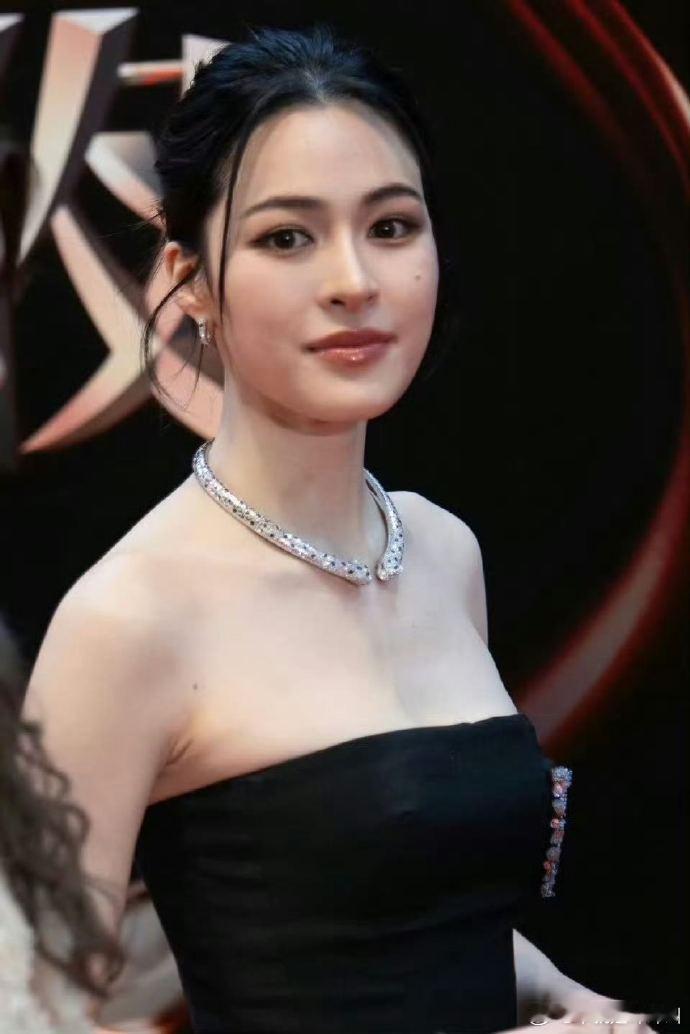 邝玲玲红毯生图omg😱这可是生图啊微博文化交流之夜​​​
