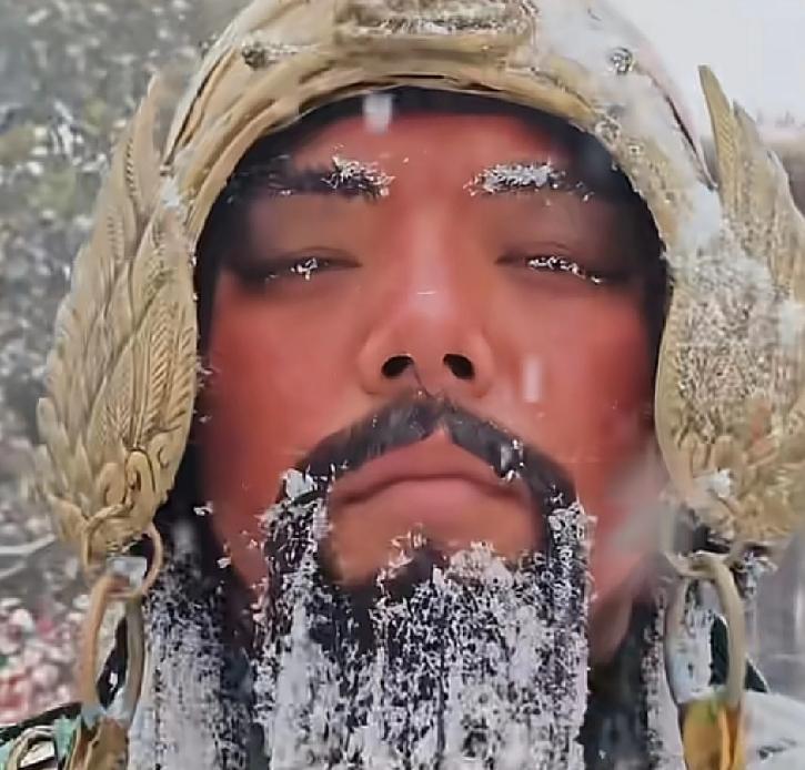 河南开封这个景区可以说是全国最专业的景区里边的工作人员无论严寒酷暑，都始终严格