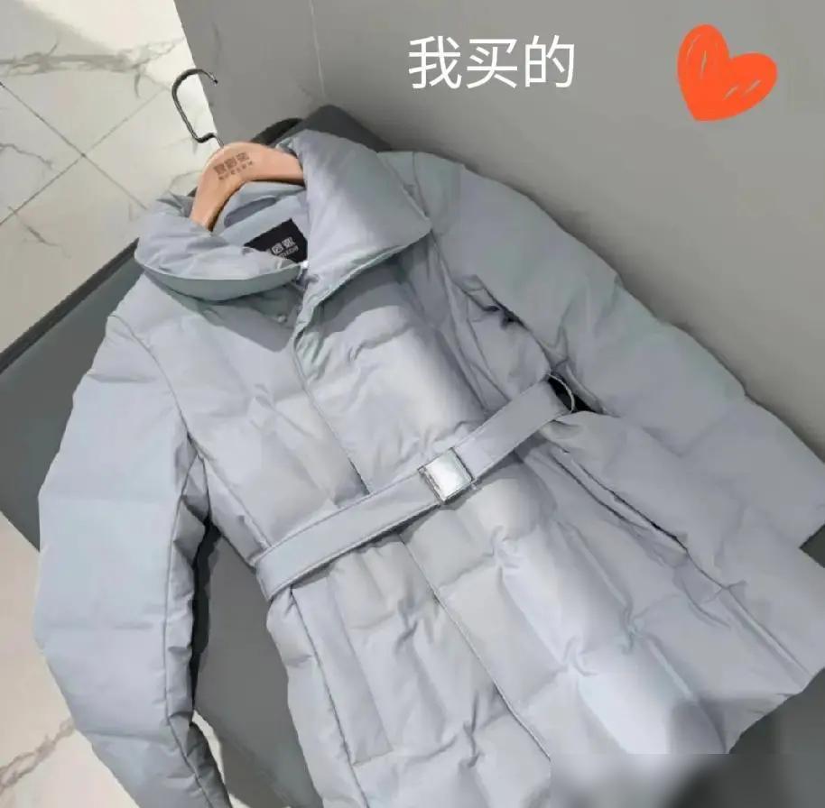 1200块羽绒服被嫌廉价。我买的波司登90绒，吊牌1200，婆婆扫一眼说不如大姑