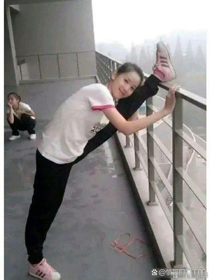 这是18岁的刘强东和18岁的章泽天，这么直观的年龄差距