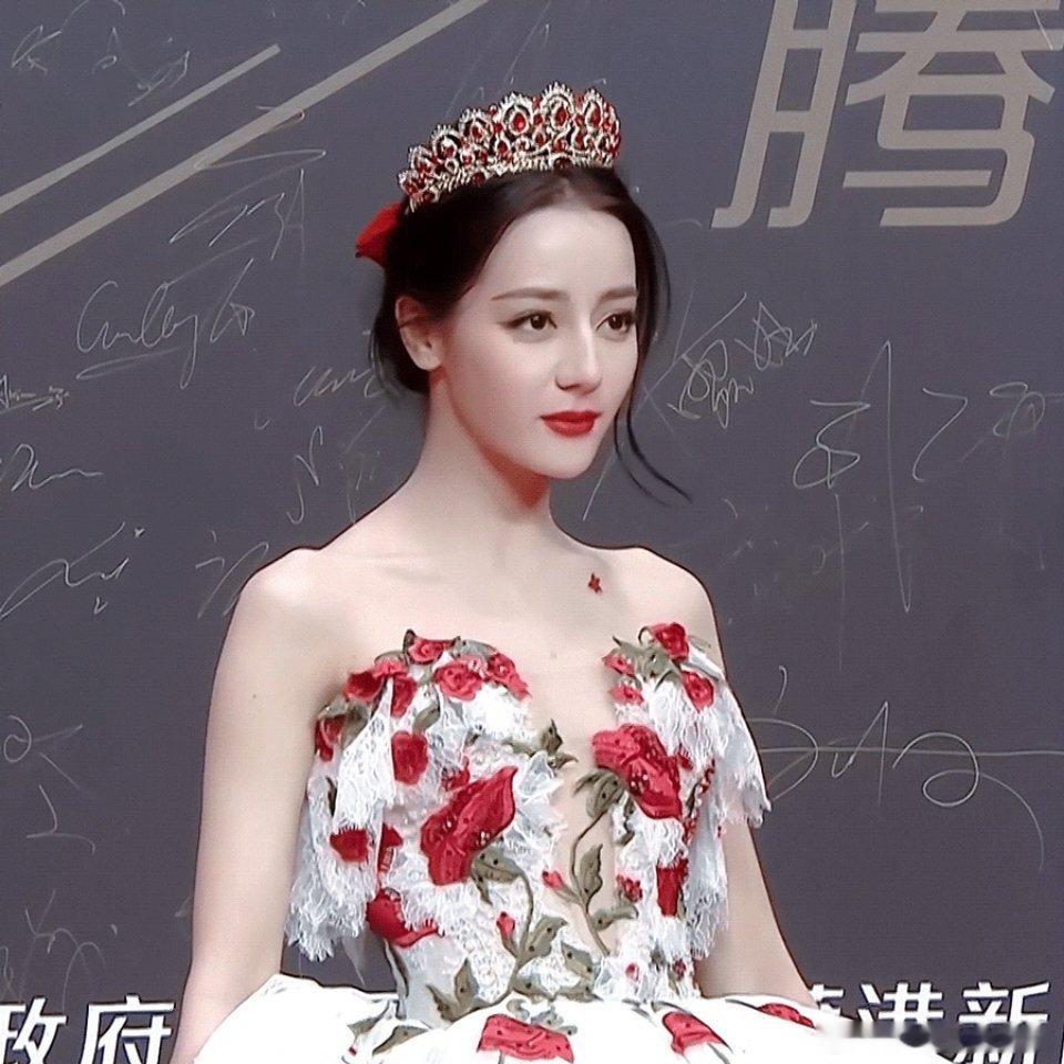 闵塔鲨求超越​​​好多封神的迪丽热巴造型​​​