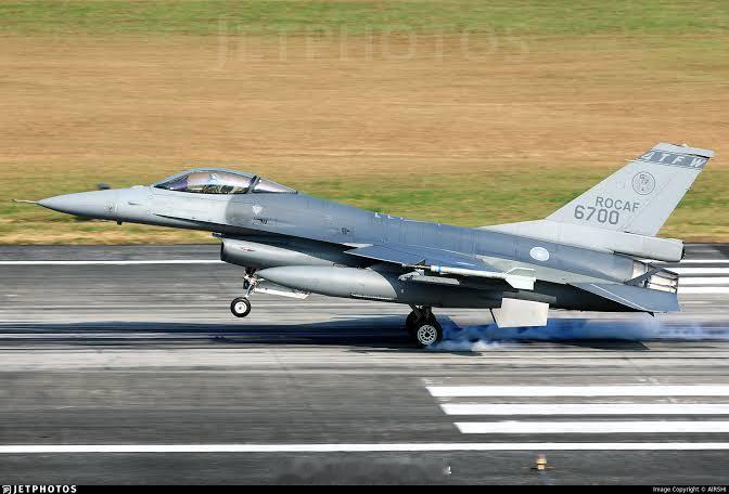 烽火问鼎计划台伪空军一架F-16战斗机（序列号为6700）在例行的夜间训练任务