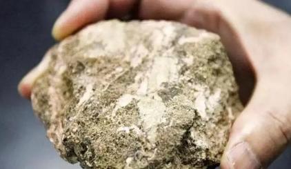 自从中国掌握住稀土命脉后，一个奇怪现象就此产生：越来越多的国家发现大量的稀土矿，