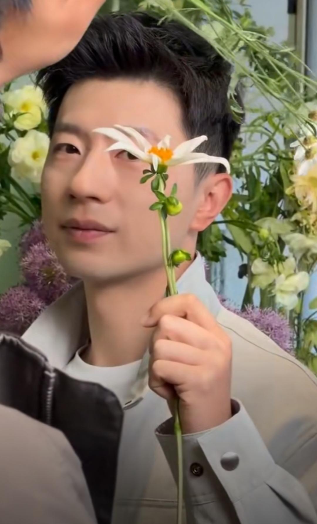 蔡永康会问，马龙会答！蔡永康：“看到漂亮观众喊我爱你会紧张吗？”马龙：“比赛