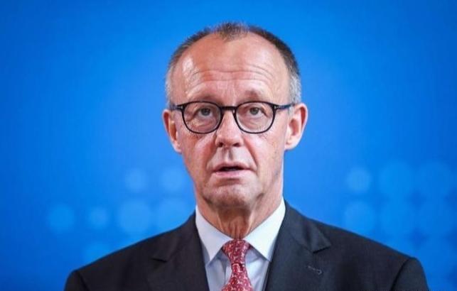 美国反制欧洲八国，逼得德国只能“点到为止”。1月15日，法、德、英等八国宣布组成