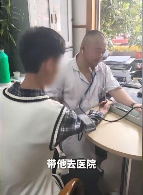 泪目，这个少年的人生从此改变！18岁小林被发现裹着破被子，睡在绍兴某公园的凉亭里