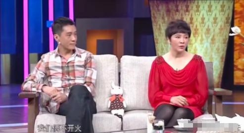 演员冯远征说：“你看我和梁丹妮结婚这么多年了，但她从不让我做饭，她也不做，我们从