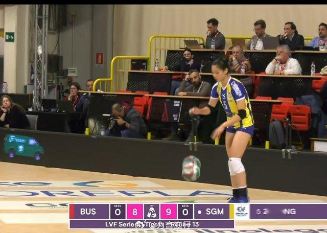 庄宇珊首秀，第一局非常棒，从几个防守开始，单局拿到7分，有扣有拦有防，局点发球A