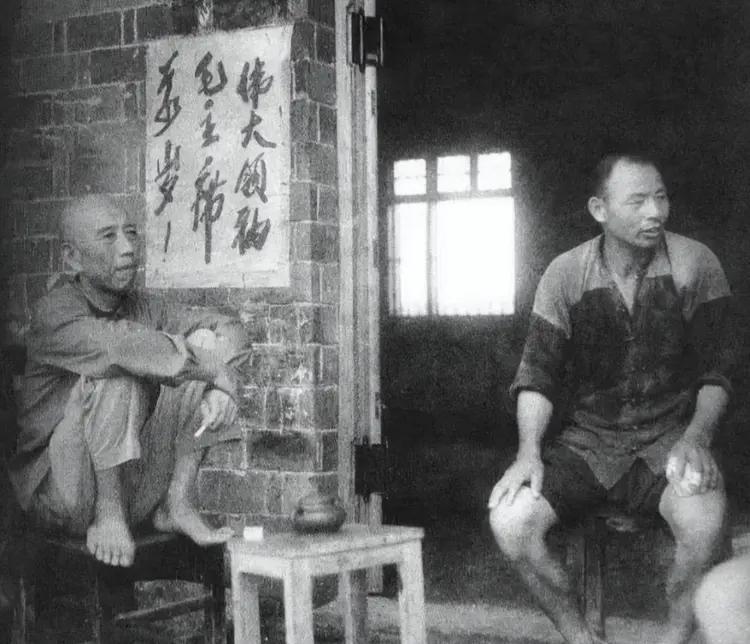 您知道下面两张照片c位上什么人物？拍摄时间和地点吗？