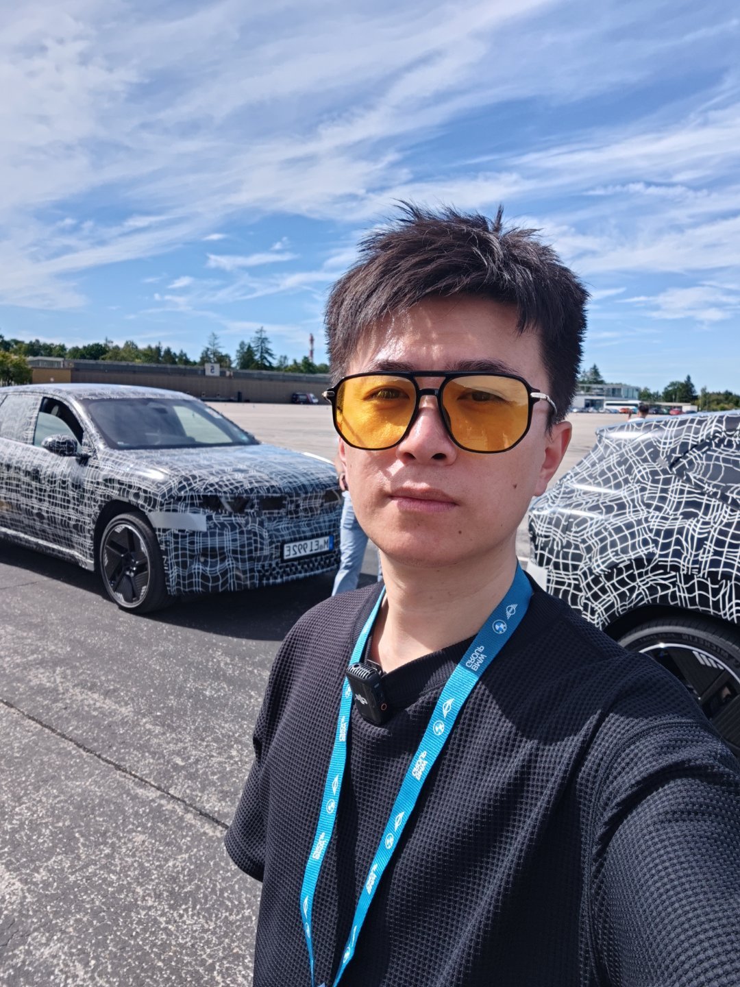 全新宝马ix3伪装版之前都是看图画原版这次直接开开伪装车撕掉伪装的，晚点官方会发