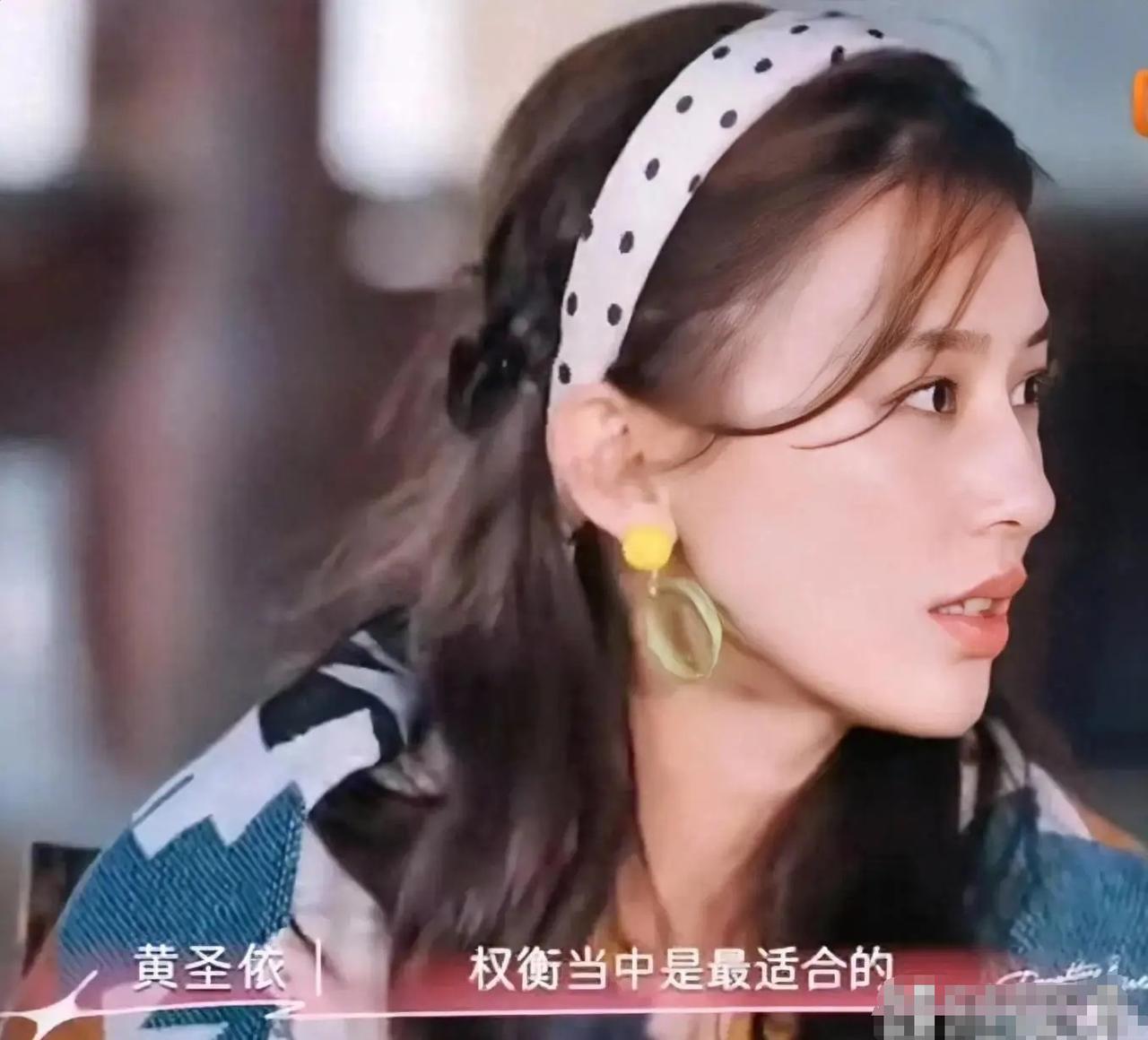 杨子估计听到黄圣依的真心话，得直接哭晕在厕所。当老妈邓传理怒呛她：为什么会找那样