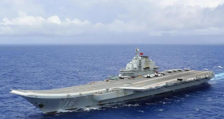 日本死死缠着辽宁舰在害怕什么？最近辽宁舰航母编队穿越宫古海峡，赴西太平洋开展常态