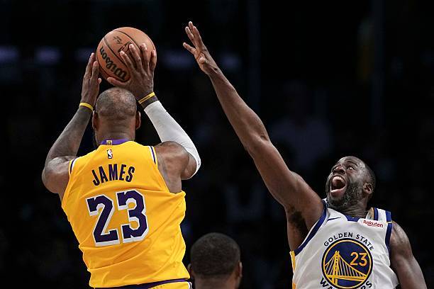 追梦格林对骑士球员说这是米切尔的城市发表了自己的看法：“米切尔是个很棒的球员，但