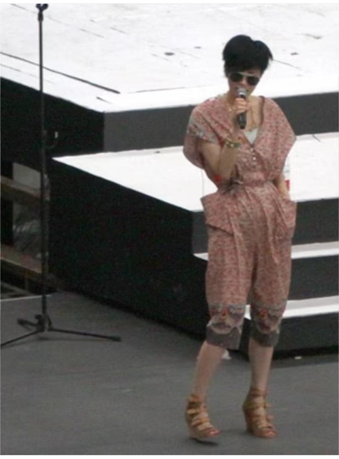 这身衣服要是普通人穿上得有多灾难。