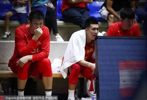 中国男篮完败日本，核心队员评分：八人未达合格线！这场较量落幕，不少观众心头都萦绕