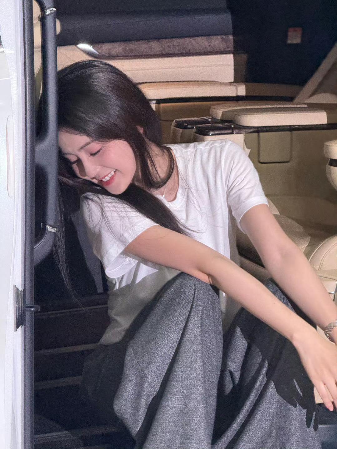 白鹿还是太美了，鹿鹿的美貌真的是我们的荣耀[鼓掌]​​​