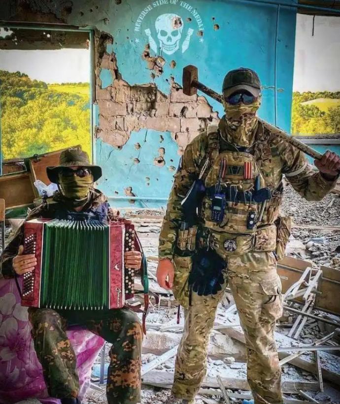 为什么俄罗斯放着几十万的正规军不用，却大量使用雇佣兵？其实俄罗斯不是放着几十万正