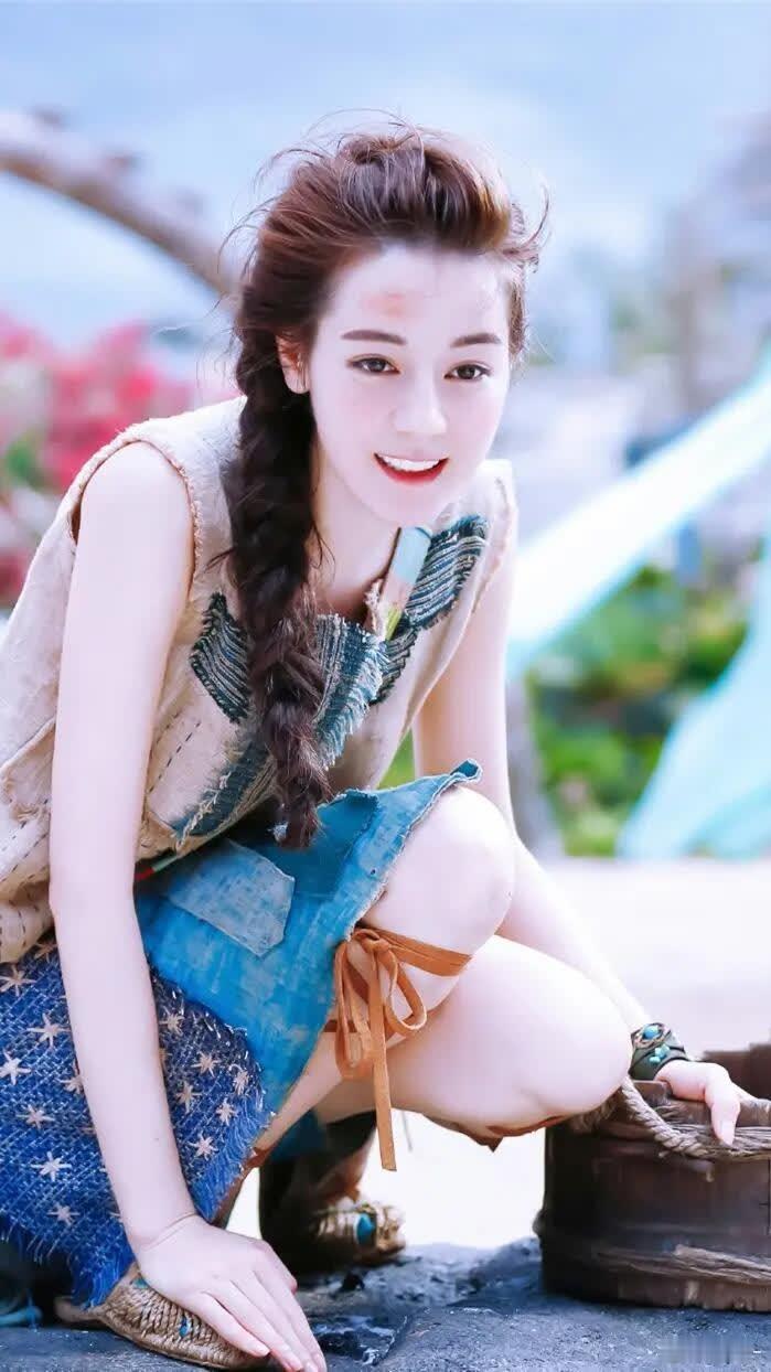 热巴神女装：敦煌飞天即视感迪丽热巴“神女下凡”爆了！这颜值是开了上帝视角吧？