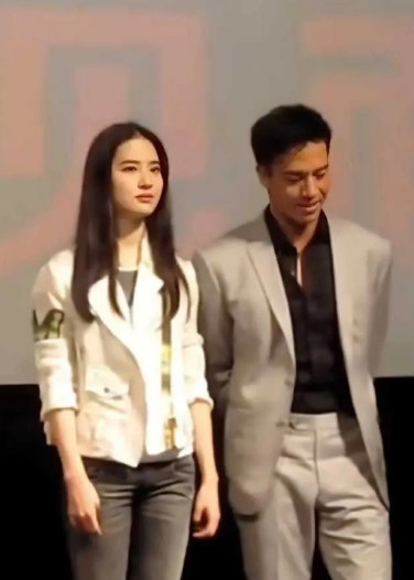 11年前的刘亦菲很美很单纯，又很害羞看了很多个他俩切片，安志杰绝对心动。但可