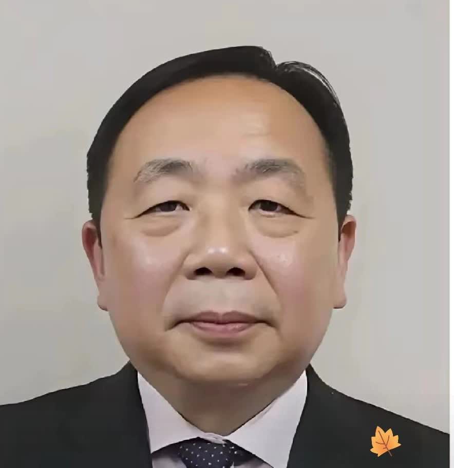 真是活该石平的家庭状况很惨，父母都已经去世。石平的母亲临终前拒绝接