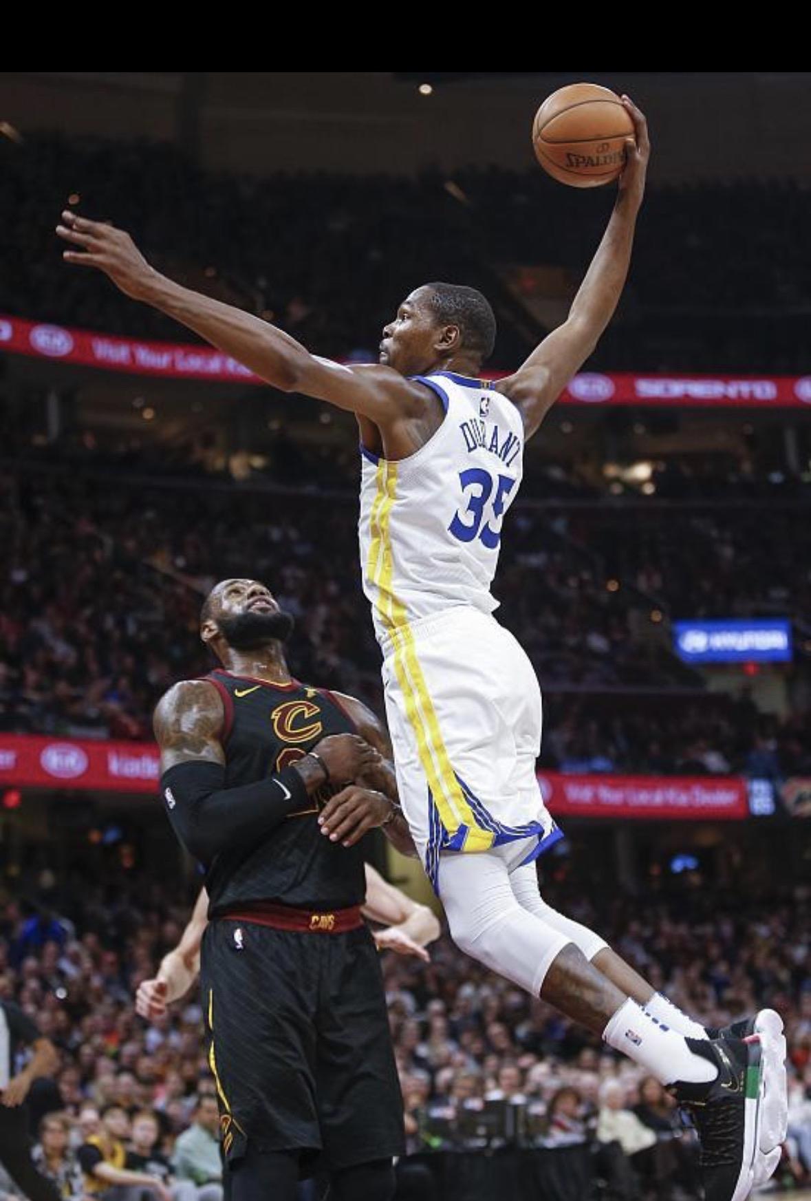 NBA2026赛季MVP应该给亚历山大——因为雷霆战绩第一，亚历山大个人数据第二