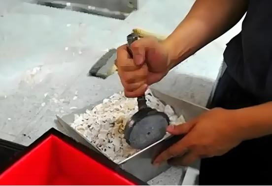 （个人观点）一位火葬场工作人员说：“人死后，一是要火化，二是火化后，不要领骨灰