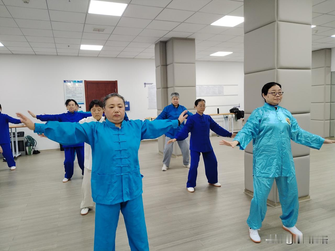 练八段锦什么时间练?习练八段锦不是一成不变的时间，应根据自己的生活习惯与身体特