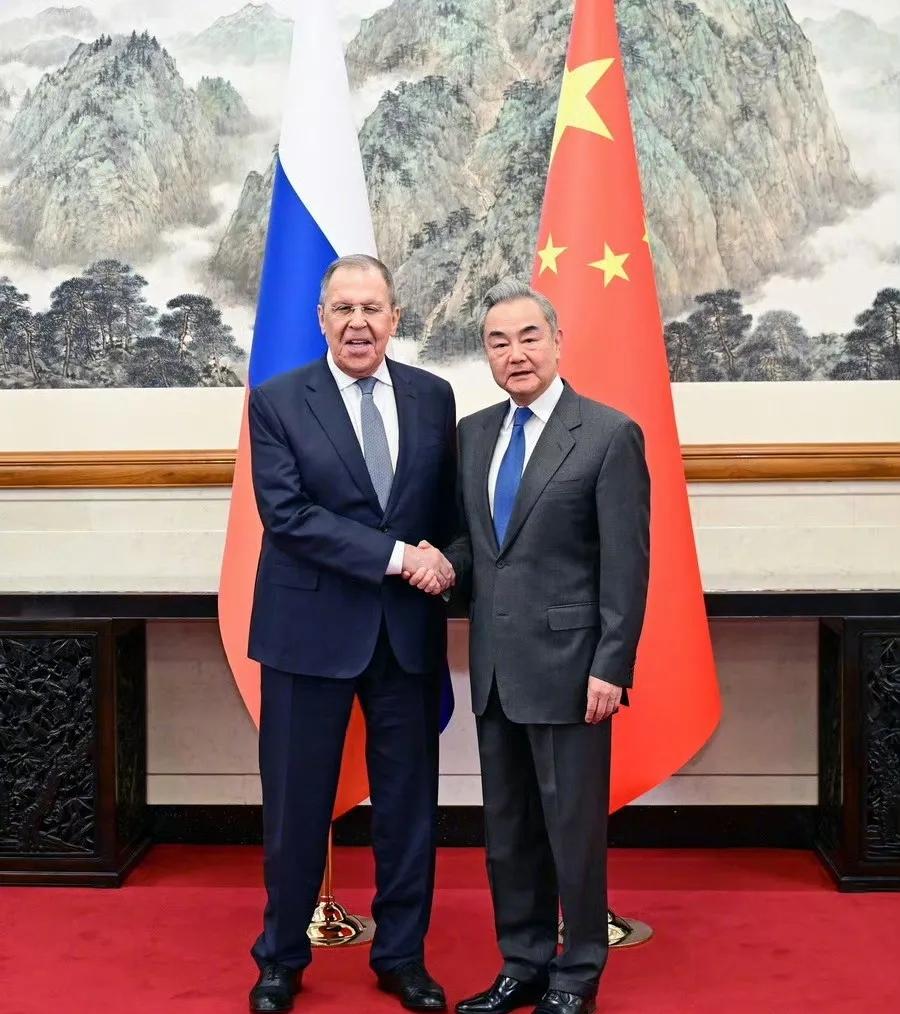 拉夫罗夫来了，中俄没签新协议，但有些事悄悄落地了。4月14号到15号，他来北京