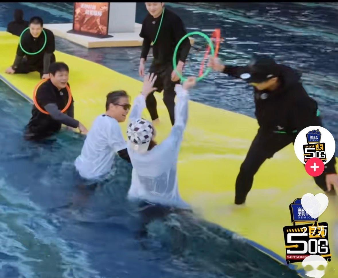 在娱乐圈这个讲究“体面”的名利场里，明星之间的互动大多带着三分客气、七分营业。但